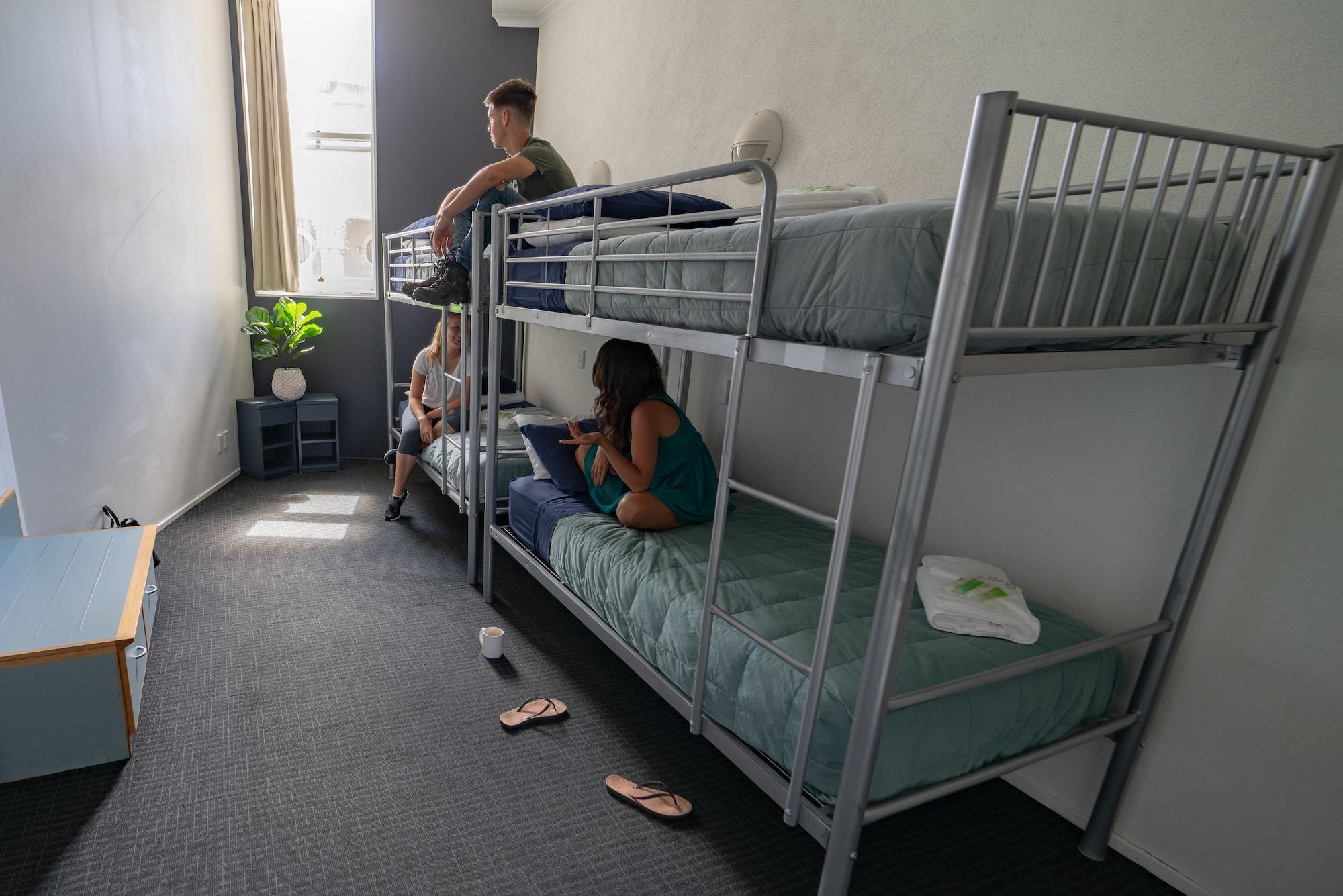 Hostel Nomads Capital Backpackers - Wellington (Adults Only) Exterior foto Bunk beds in a hostel