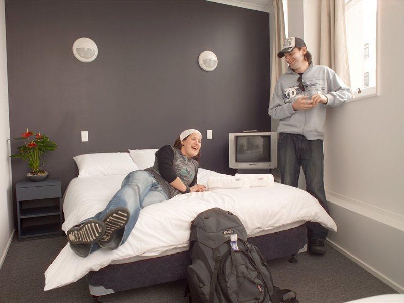 Hostel Nomads Capital Backpackers - Wellington (Adults Only) Exterior foto A typical room at the hotel
