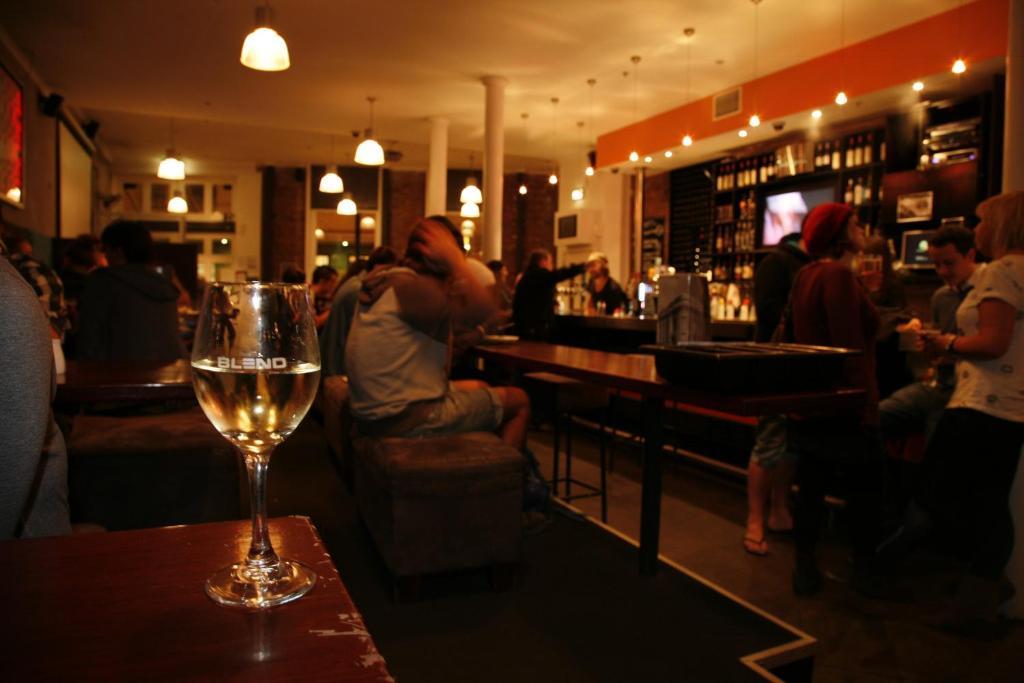 Hostel Nomads Capital Backpackers - Wellington (Adults Only) Exterior foto A wine bar in Paris