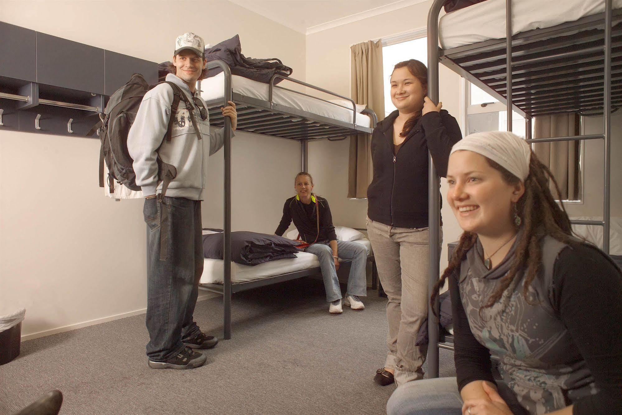 Hostel Nomads Capital Backpackers - Wellington (Adults Only) Exterior foto A typical hostel room