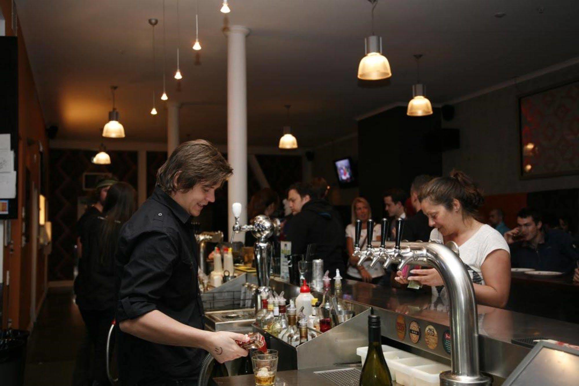 Hostel Nomads Capital Backpackers - Wellington (Adults Only) Exterior foto A bar in Paris