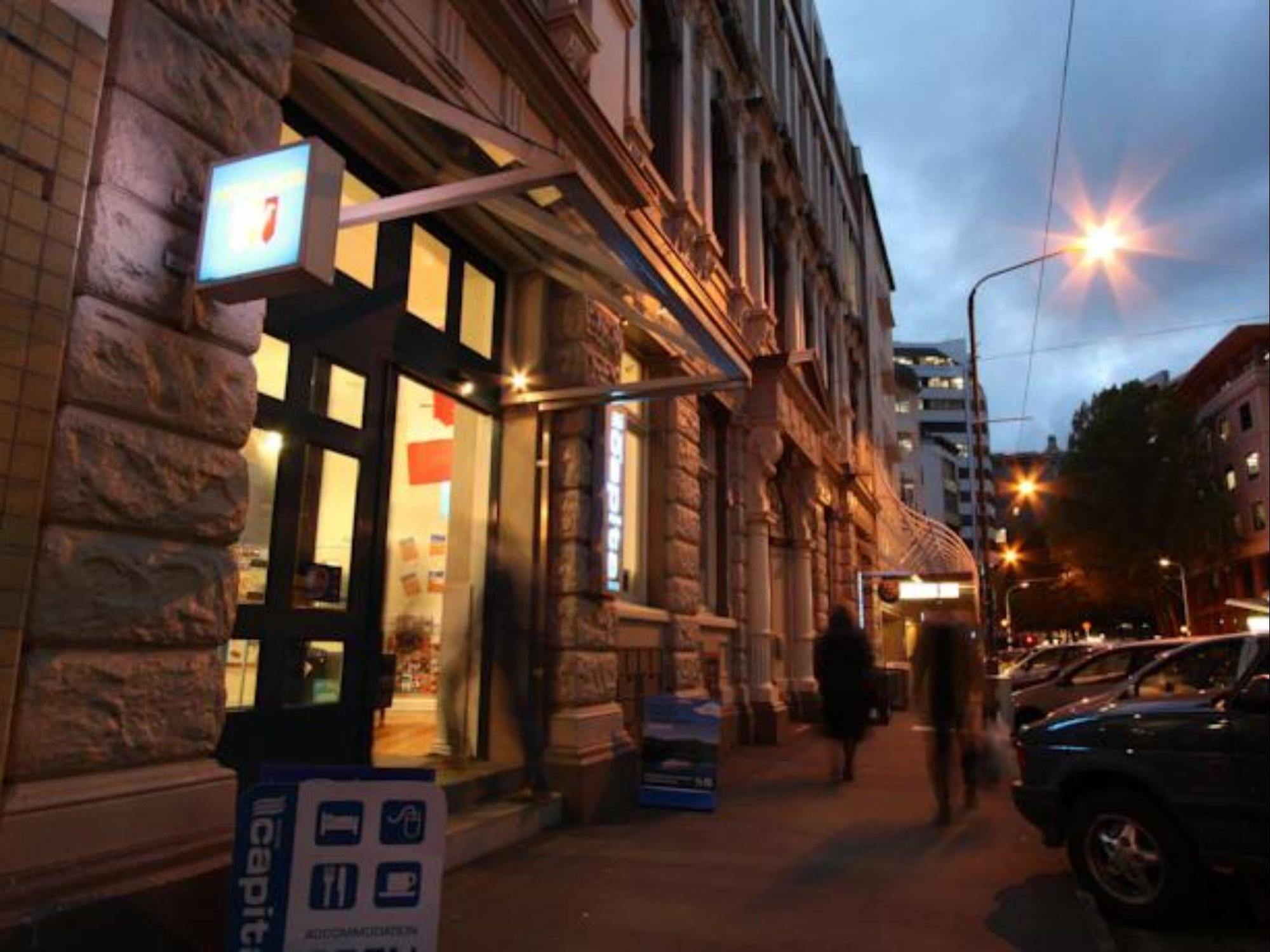 Hostel Nomads Capital Backpackers - Wellington (Adults Only) Exterior foto 7-Eleven in Helsinki, Finland