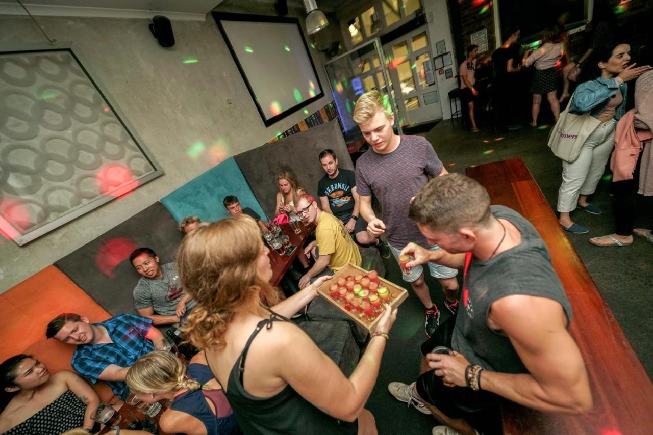 Hostel Nomads Capital Backpackers - Wellington (Adults Only) Exterior foto A nightclub in Tallinn, Estonia