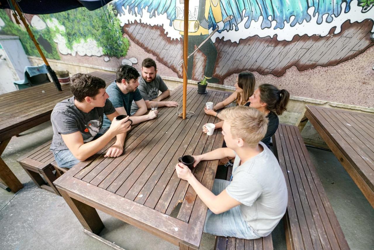 Hostel Nomads Capital Backpackers - Wellington (Adults Only) Exterior foto Students at the University of Freiburg