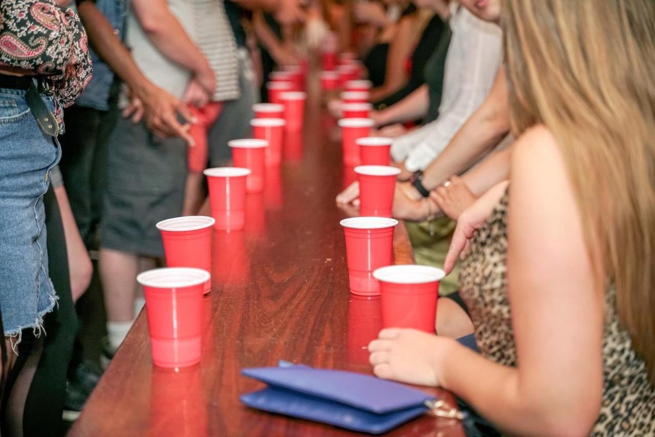Hostel Nomads Capital Backpackers - Wellington (Adults Only) Exterior foto A game of Beer Pong