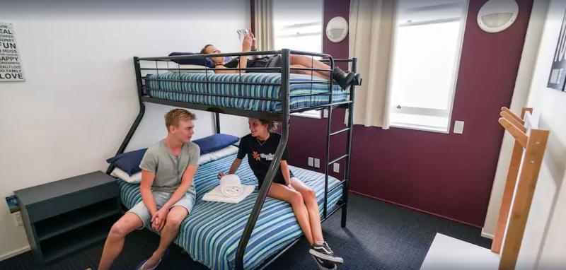 Hostel Nomads Capital Backpackers - Wellington (Adults Only) Exterior foto A bunk bed